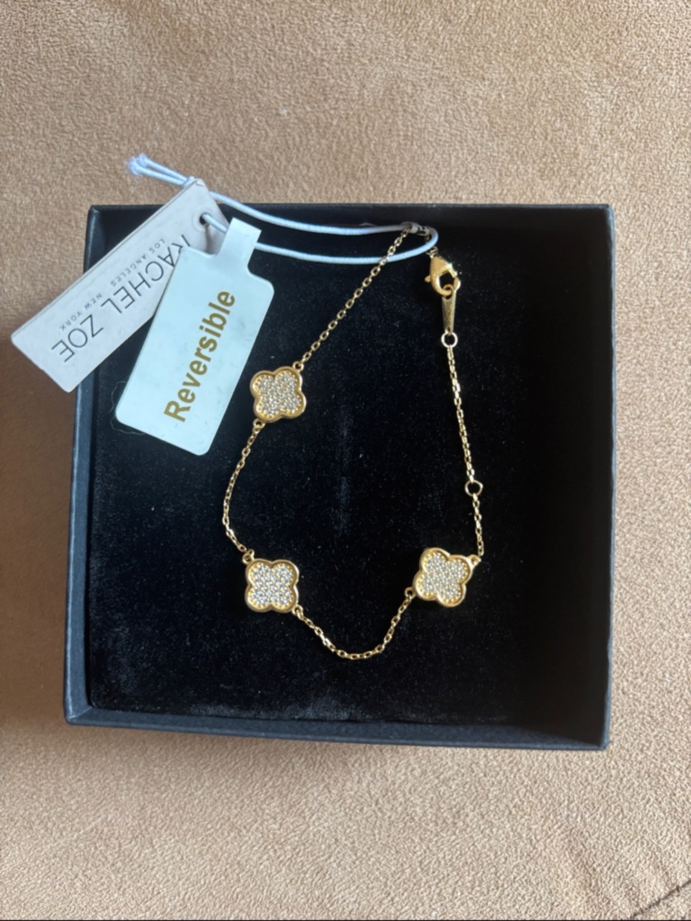Rachel Zoe Gold Tone Bracelet with White Clover Charms reversible NWT - Picture 3 of 3